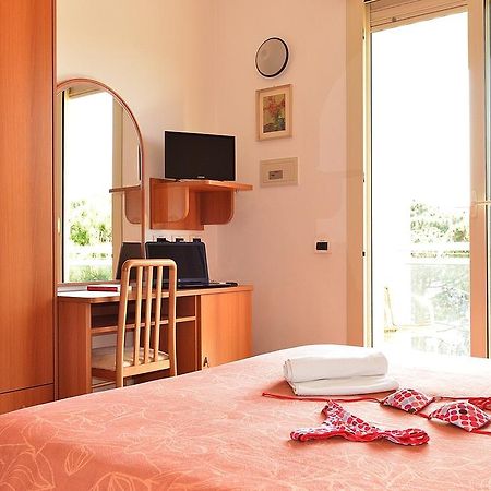 Hotel Bamar Pinarella Extérieur photo