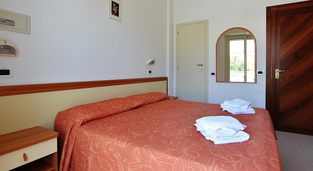 Hotel Bamar Pinarella Extérieur photo