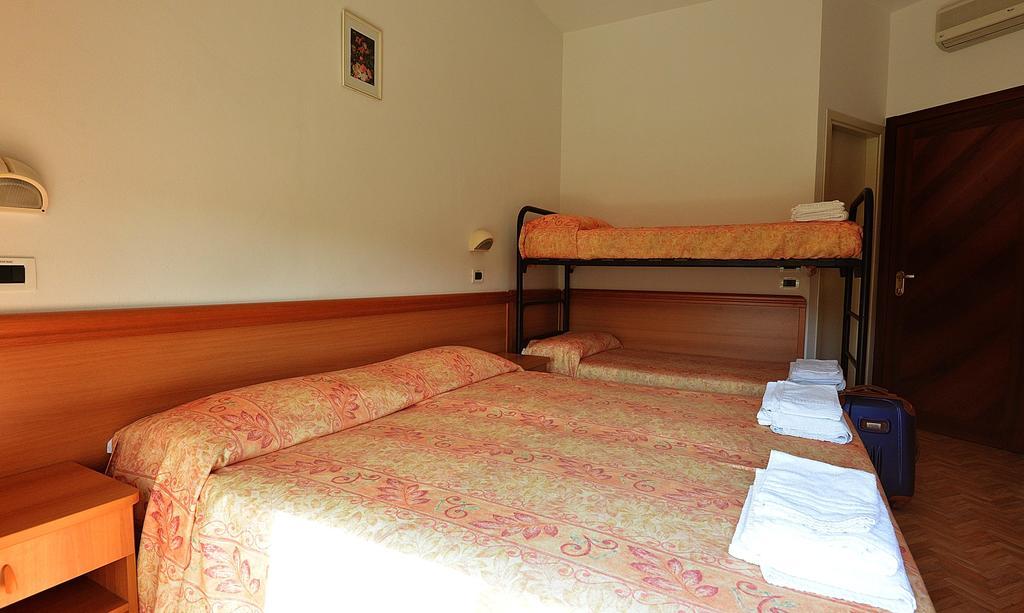 Hotel Bamar Pinarella Extérieur photo