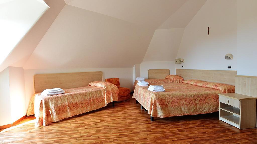 Hotel Bamar Pinarella Extérieur photo