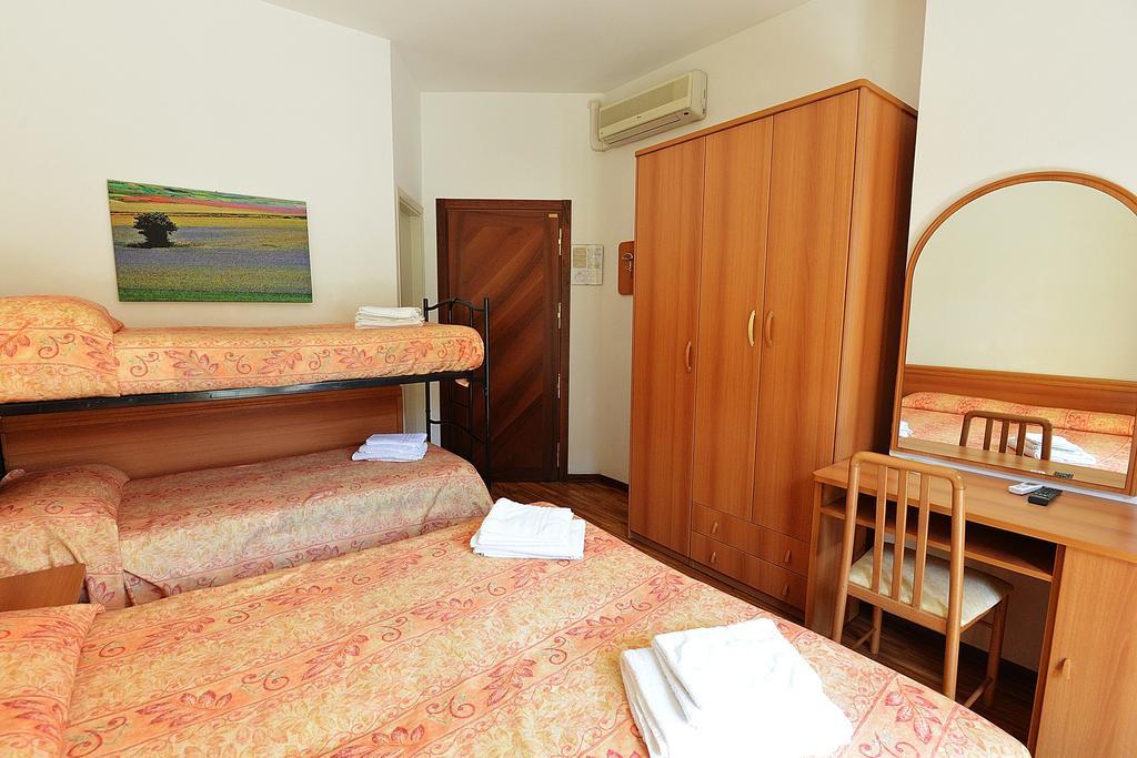 Hotel Bamar Pinarella Extérieur photo