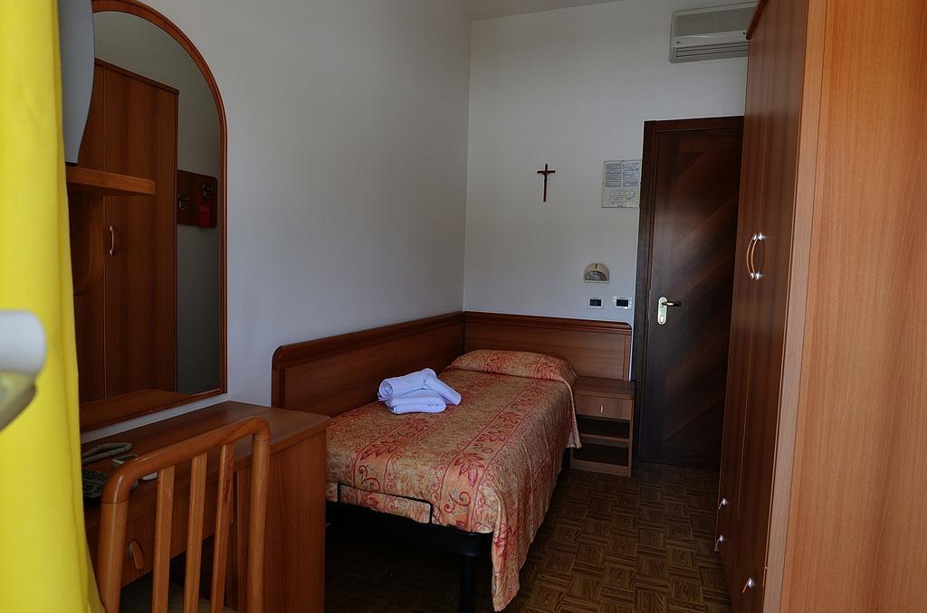 Hotel Bamar Pinarella Extérieur photo