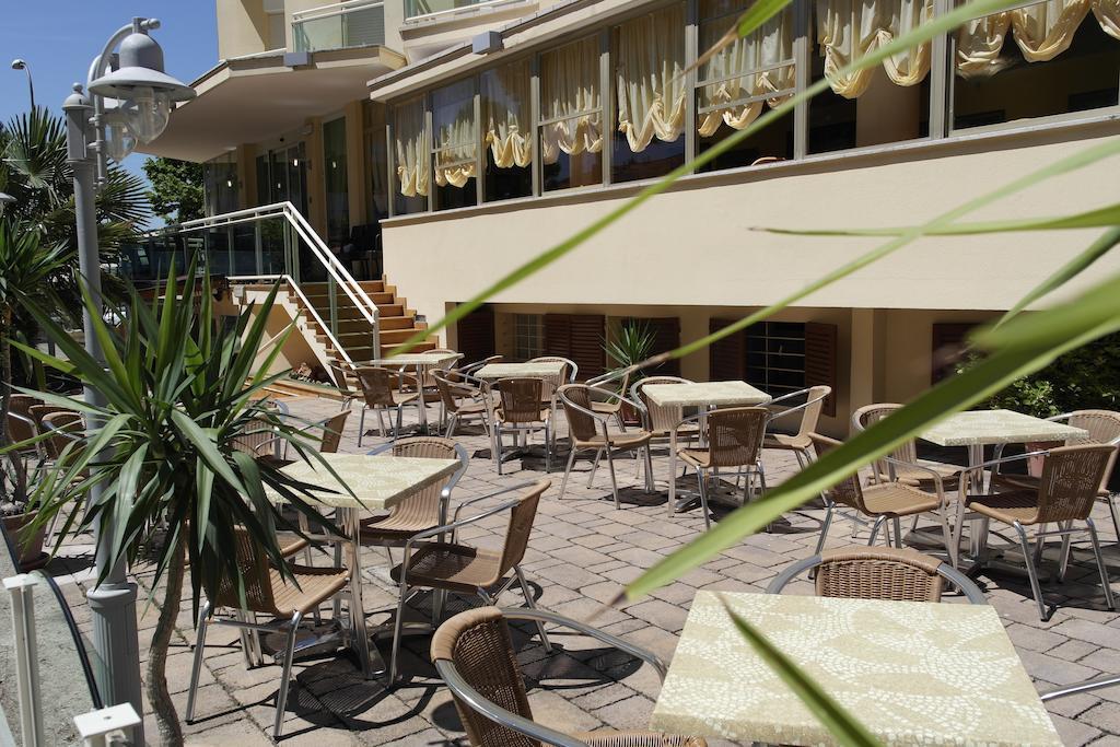 Hotel Bamar Pinarella Extérieur photo